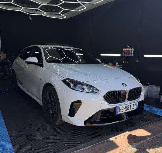 NETTOYAGE D'ENTRETIENT SUR CETTE BMW SERIE 1 À CORBAS, LYON RHONE-ALPES PROCHE MIONS