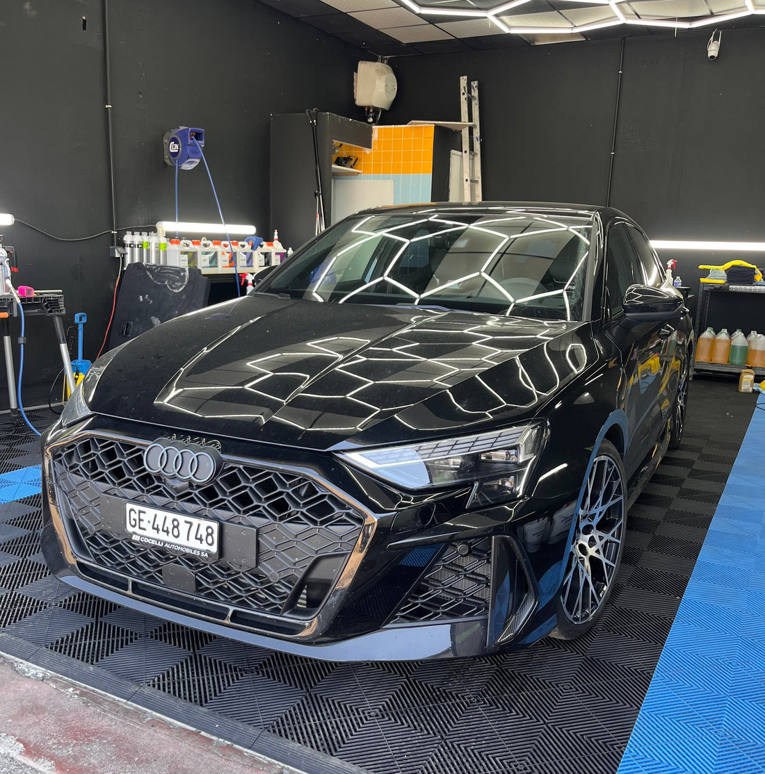 NETTOYAGE ALCANTARA SUR CETTE AUDI RS3 À CORBAS LYON RHONE-ALPES PROCHE SUD LYONNAIS