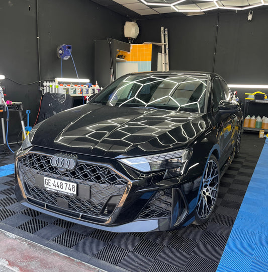NETTOYAGE ALCANTARA SUR CETTE AUDI RS3 À CORBAS LYON RHONE-ALPES PROCHE SUD LYONNAIS