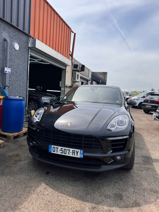DETAILING INTERIEUR EXTERIEUR SUR PORSCHE MACAN S À CORBAS LYON RHONE-ALPES PROCHES ISERE