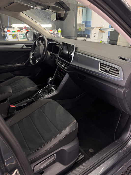 VOLKSWAGEN T-ROC — NETTOYAGE SIEGES ALCANTARA ET HABITACLE EN PROFONDEUR À CORBAS, LYON PROCHE CHAPONNAY